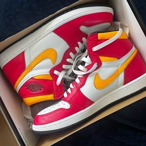 Jordan 1’s with all the laces. Size 12